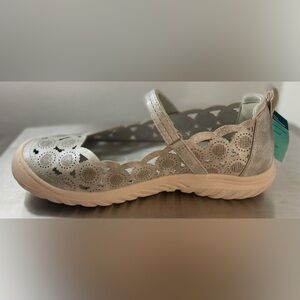 JBU .. WOMENS SILVER SHIMMER FLATS